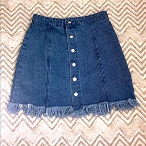 High waisted buttoned skirt